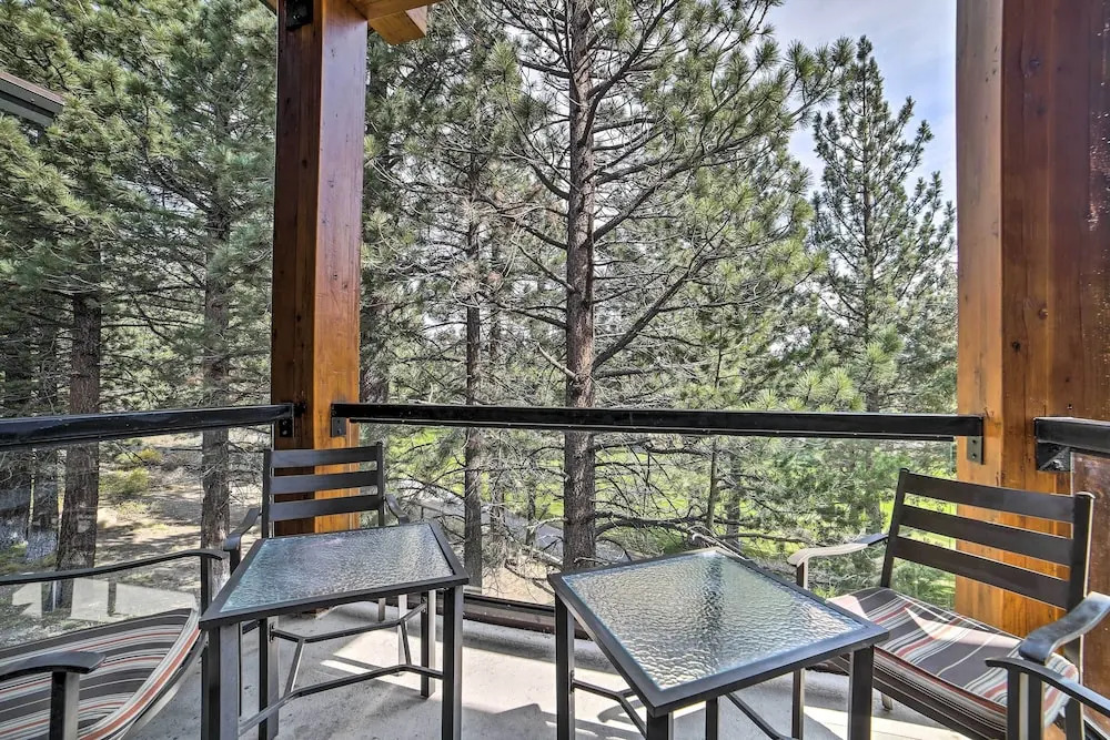 Modern Mammoth Lakes Condo: Ski, Hike, & More!