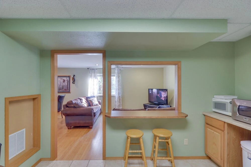 1 Mi to Flathead Lake: Bigfork Village Retreat