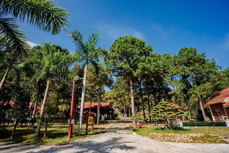 Bai Tu Long Mountain Resort