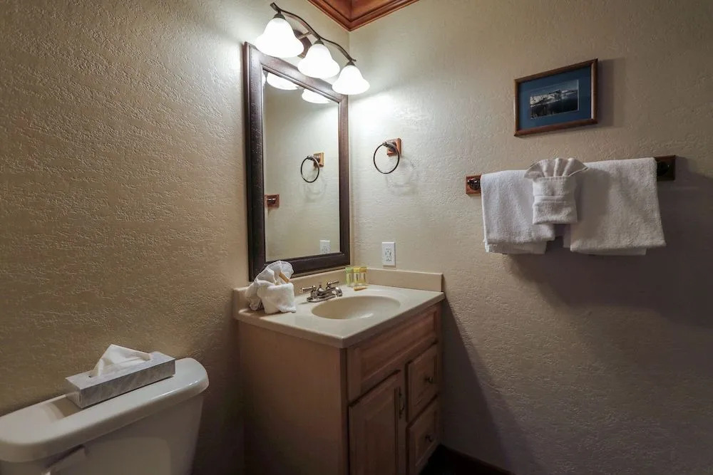 Horizons 4 168 Updated Upstairs Unit with Private Washer Dryer, Walk to Town, On Shuttle Route to Lodges by RedAwning