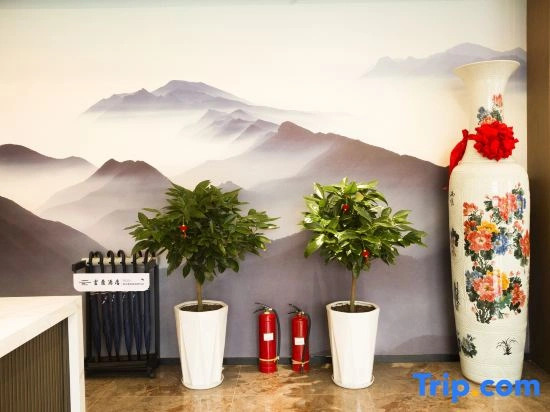 Yunding Hotel (Hanzhong Yang County Government Administrative Service Center)
