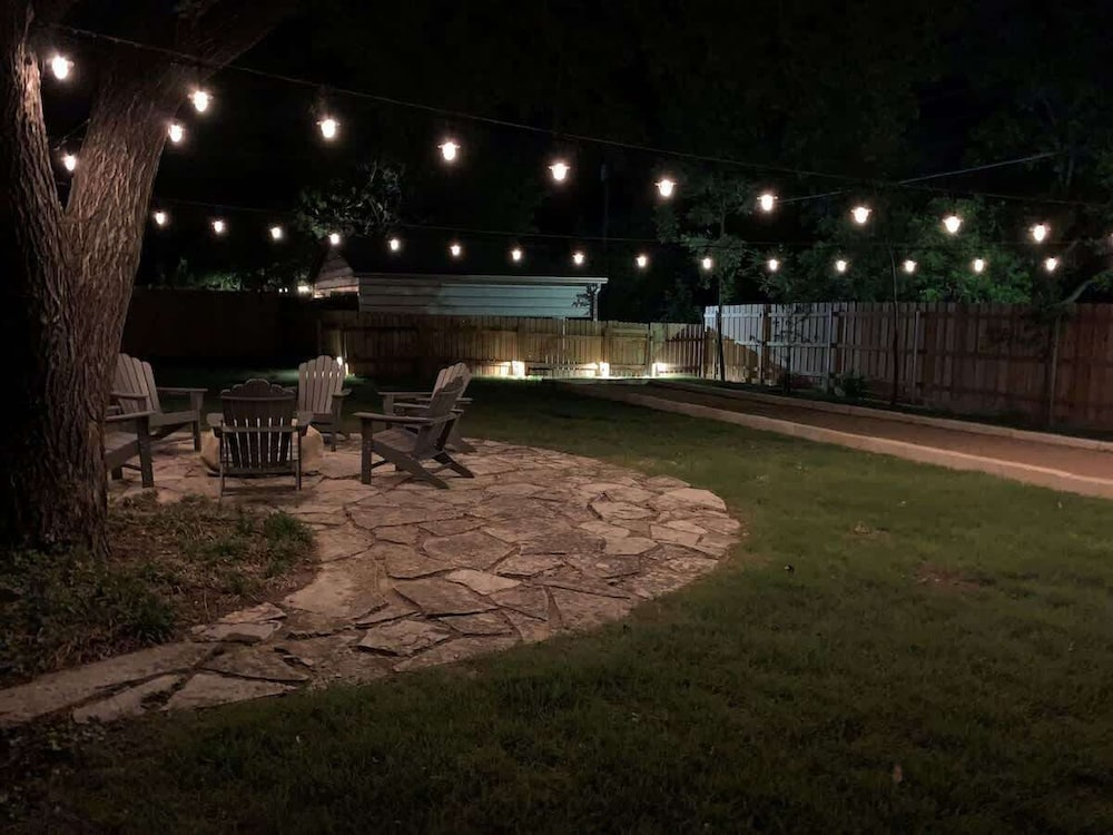Luxury Haus - Great Backyard, Firepit, Bocce Ball!