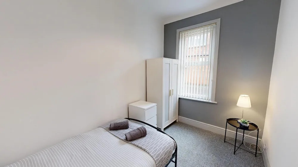 Central, Stunning 3-bed House - Free Parking