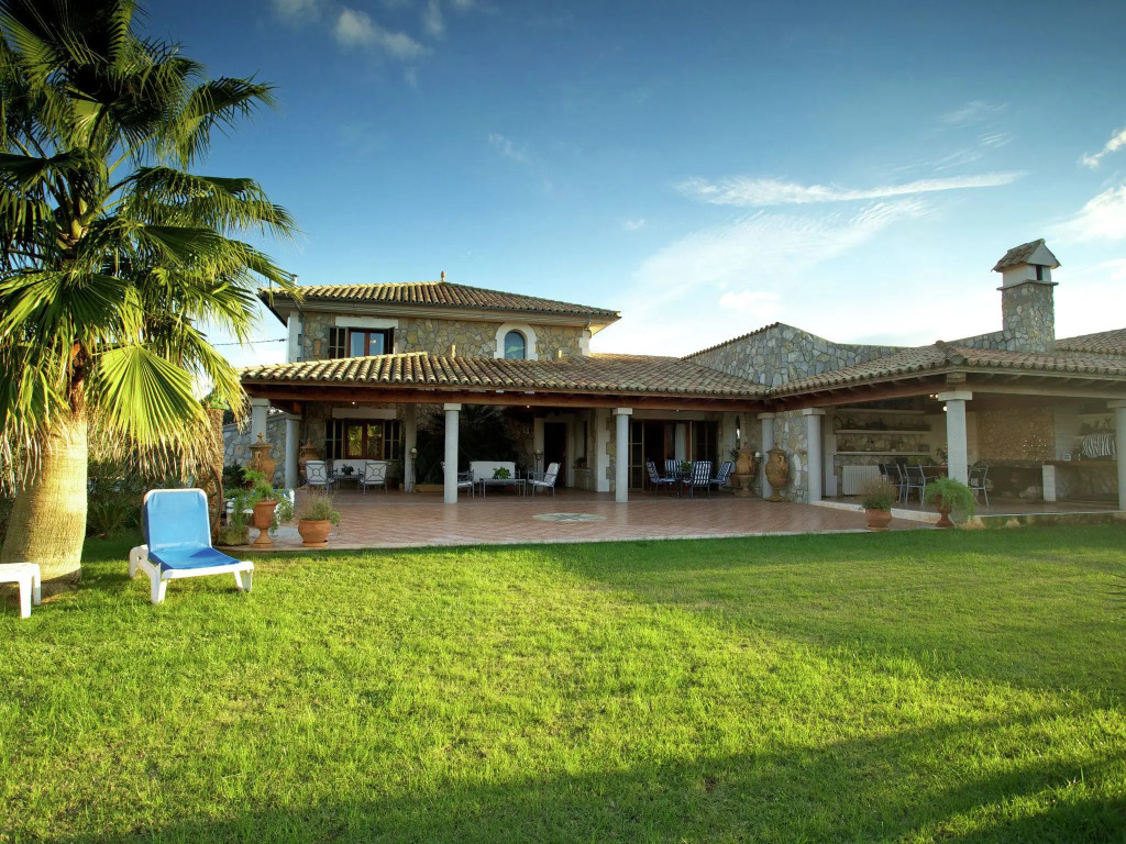 Country House near Alcúdia Bay with Pool