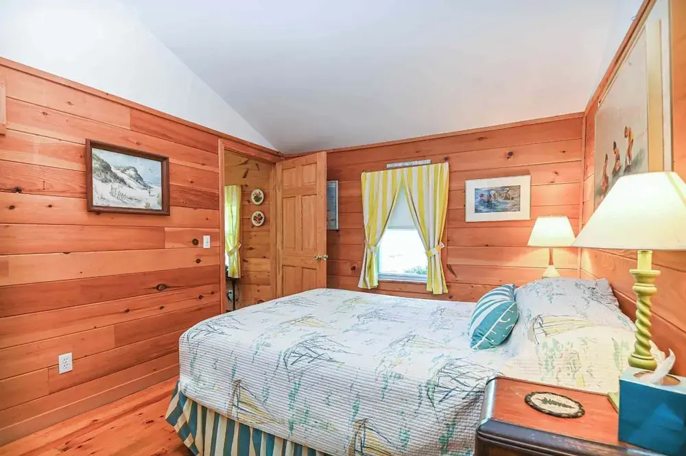 Cozy Cottage w/ Pool, BBQ and Outdoor Seating!
