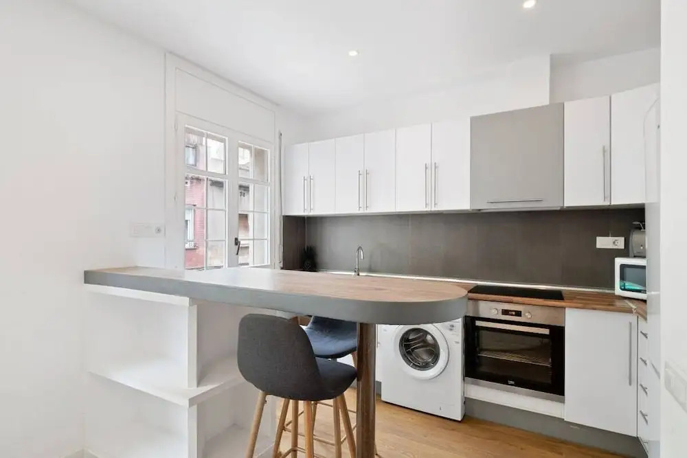 New Design 2 Bed Apt Next to the Metro