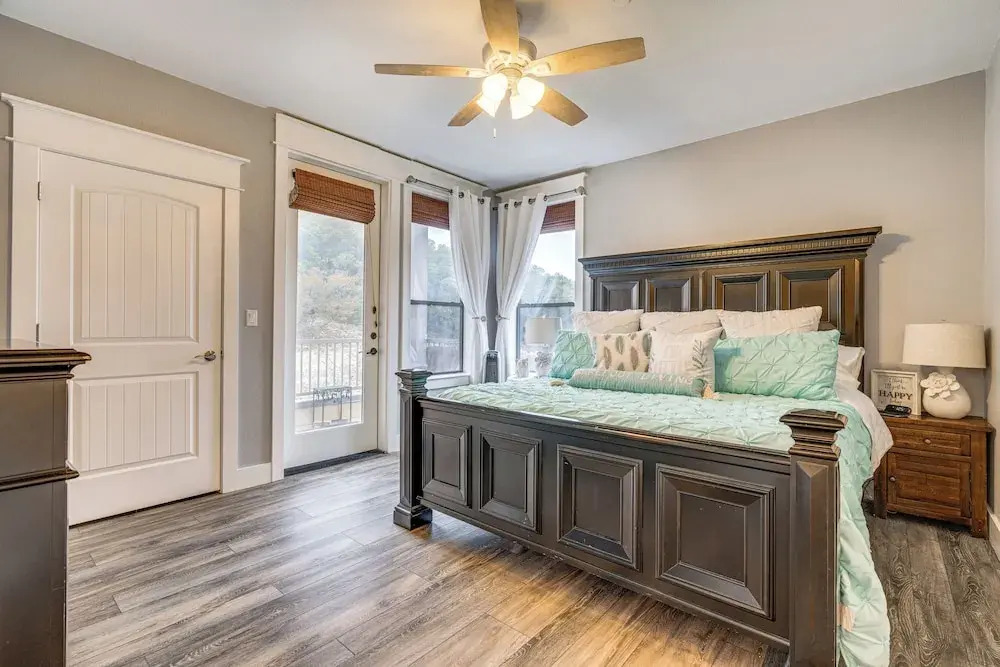 Jonestown Condo on Lake Travis w/ 2 Balconies!