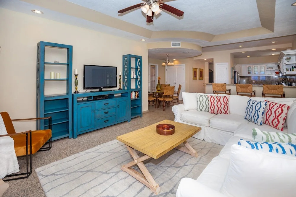 Lawson Rock - Angelfish 101 Studio Bedroom Condo by RedAwning