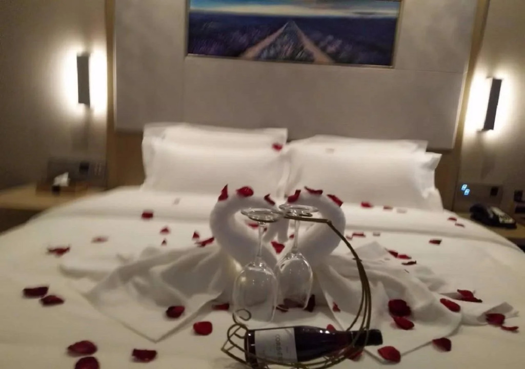 Lavande Hotel Haining Leather City Yintai