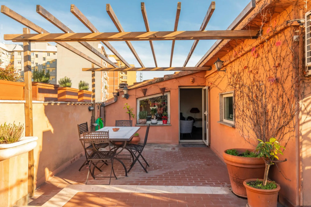 Trastevere Romantic Terraced Apartment