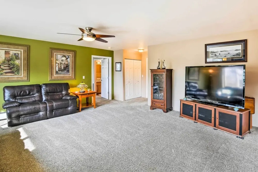Hillside Anchorage Home by Hiking & Biking Trails!