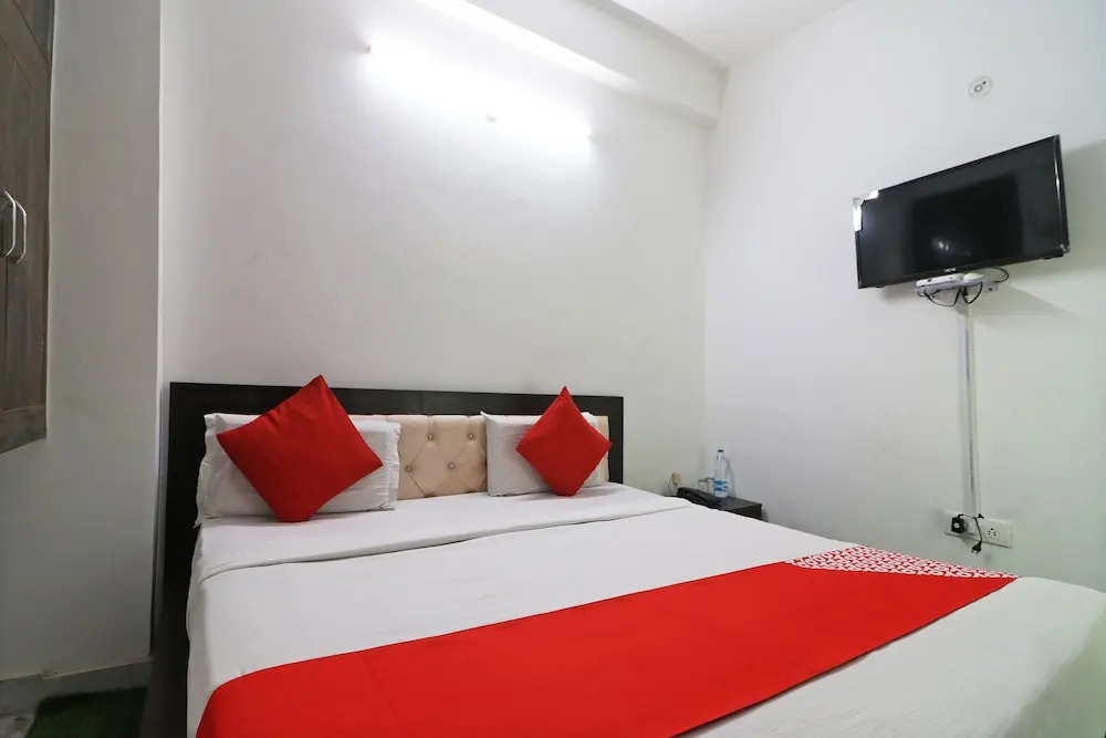 OYO 49486 Star Rooms