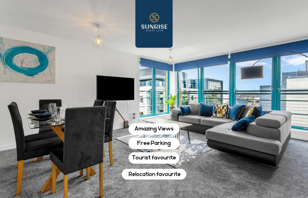 THE PENTHOUSE, Stunning Views, Foosball Table, Central Location, 3 Rooms, Sleeps 6, Ideal for Families, Tourists, Business Travellers