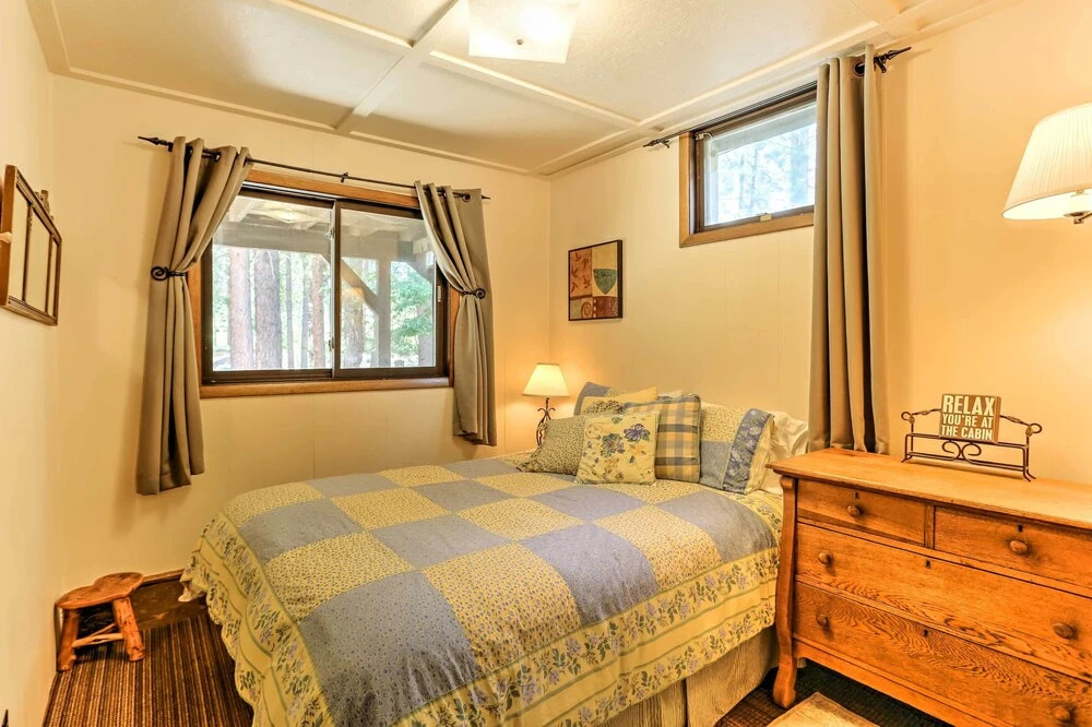 Riverside Winthrop Chalet w/ Hot Tub & 2 Decks!