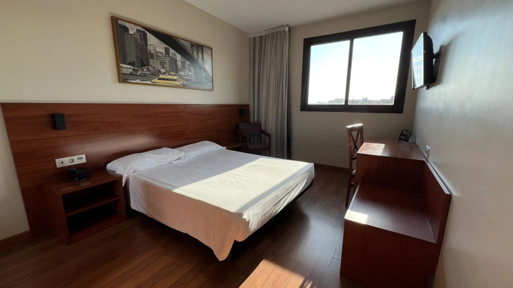 Отель B&B Tarragona Reus