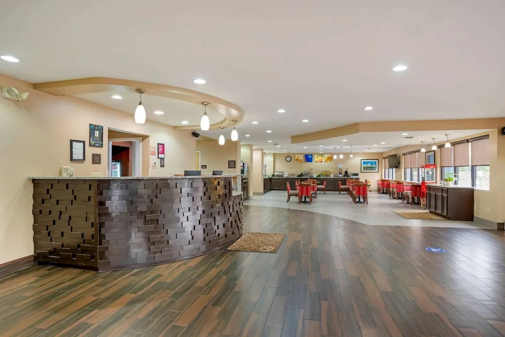 Comfort Suites