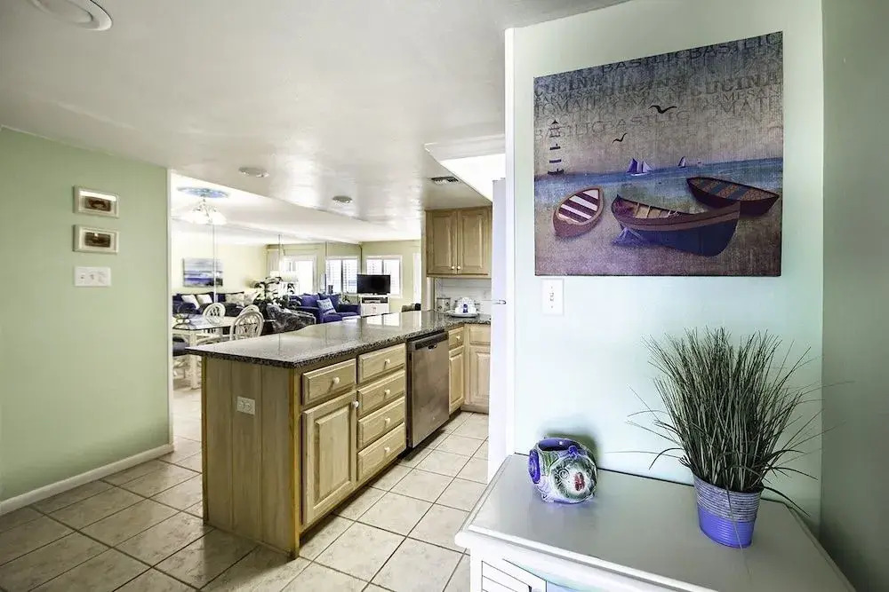 Gulf Shore Condo #208 - 2 Br condo by RedAwning