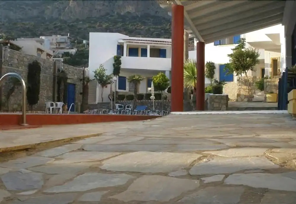 Elenis Apartments