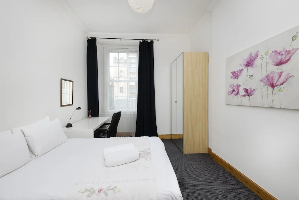 JOIVY Spacious 3 Bed Apartment In The Old Town