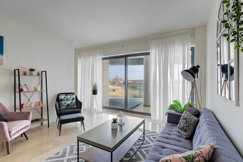 Beach Front Dream Suite & Pool