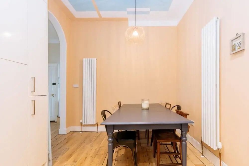 Bright and Cosy 2 Bedroom Flat in Trendy Leith