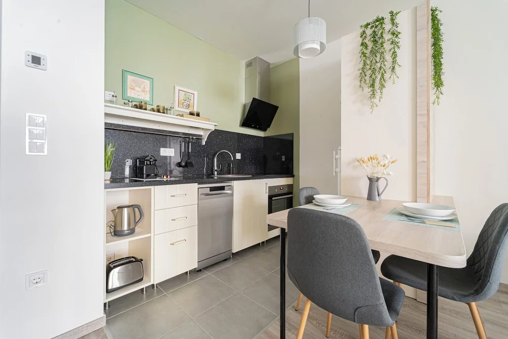 WestSide Garden Apartments by FirstHost