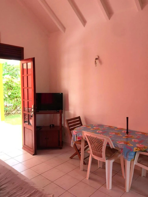 Bungalow with 2 Bedrooms in Saint-François, with Shared Pool, Enclosed Garden And Wifi - 2 Km From the Beach
