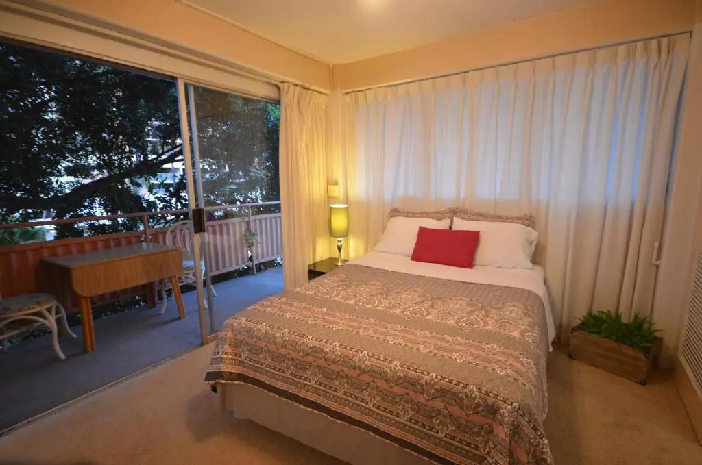 Hawaiian King 501 Studio, Pool and BBQ Grill, Sleeps 4