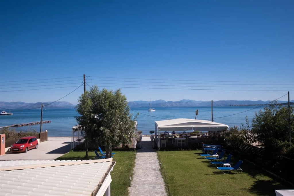 Christina Beachfront Rooms By Hotelius