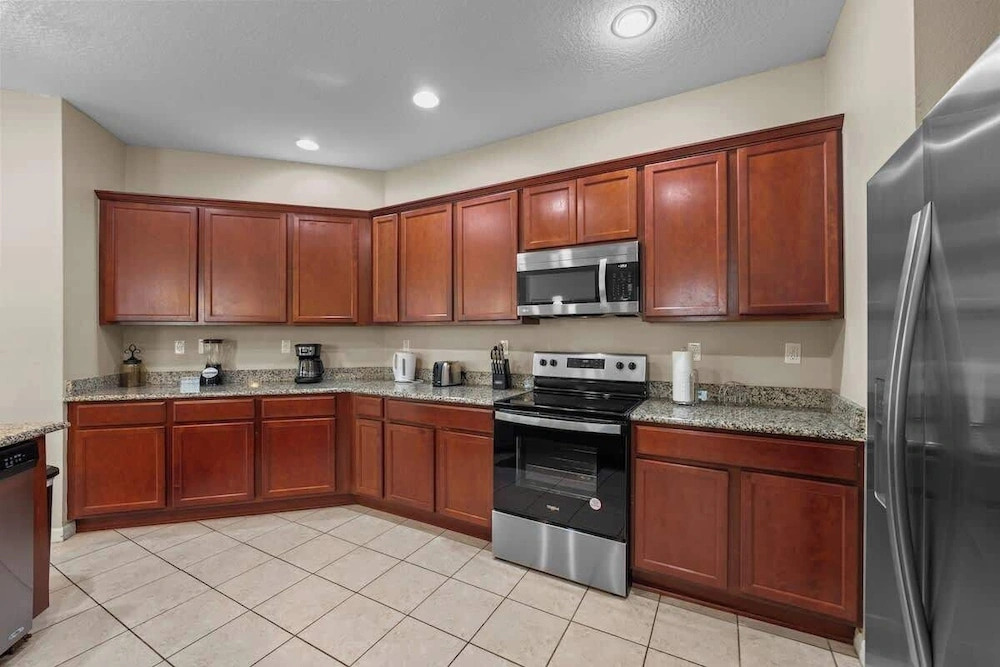4 Bed Close to Disney Private Pool
