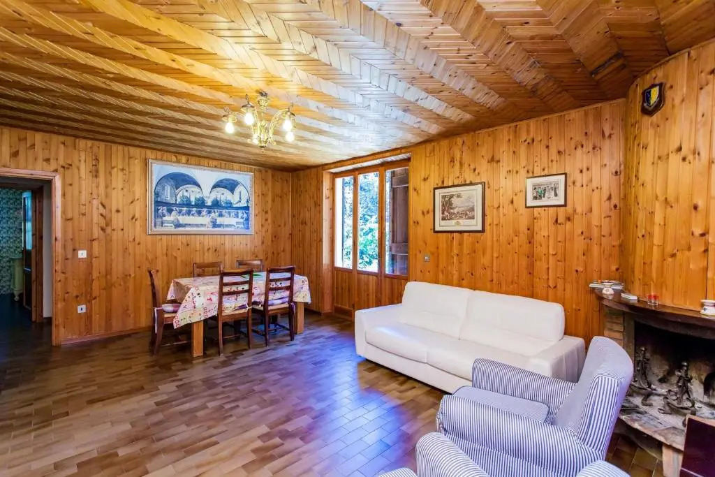 7 bedrooms villa with private pool enclosed garden and wifi at Loc Ramazzano Perugia