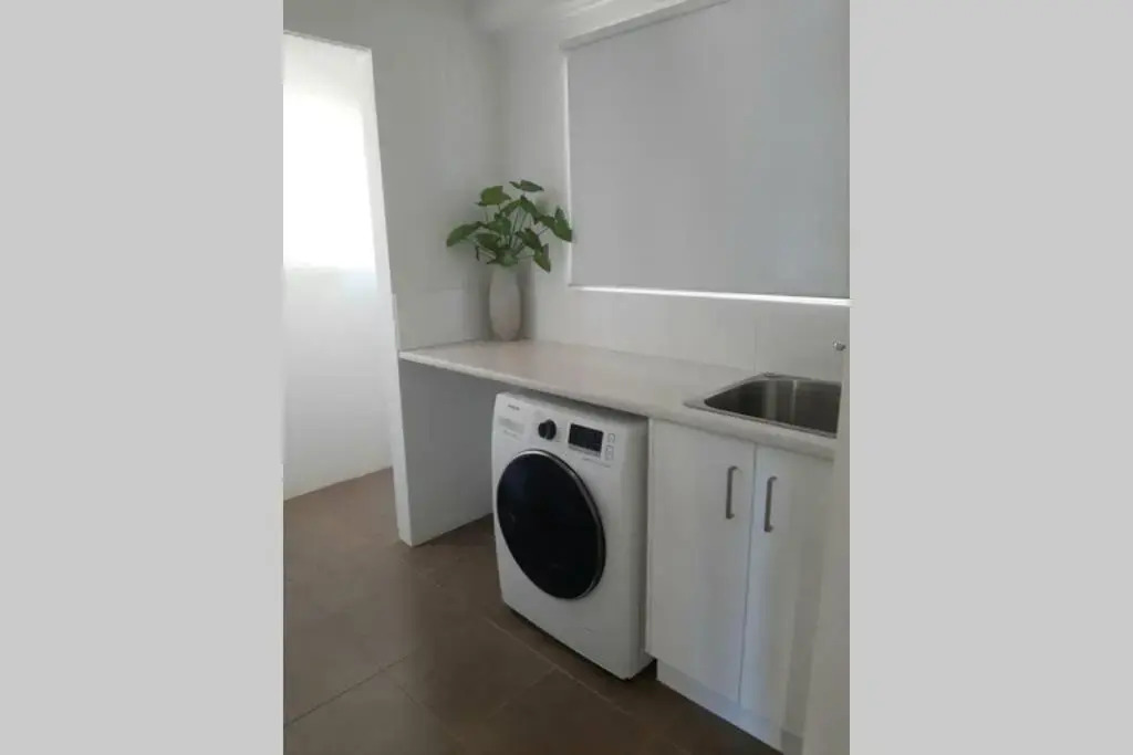 Tourist Road - 2 Bedroom Unit - WiFi