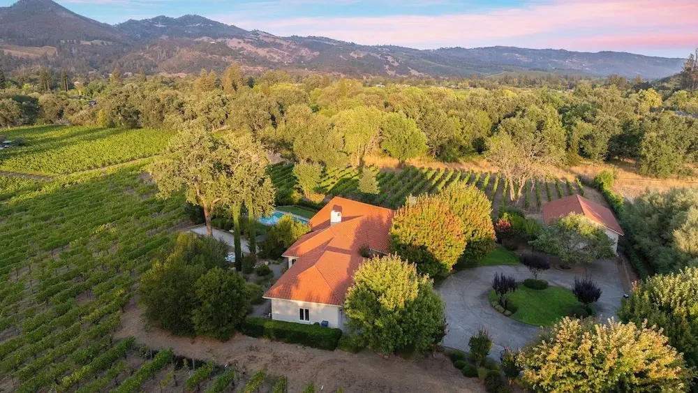 Vineyard Estate w/ Pool, Spa & Bocce Ball + Mins to Wineries & Park Lawndale Manor by Avantstay