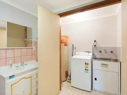 1/2 Harrington Rd