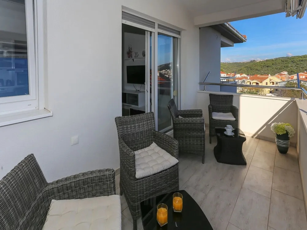 Spacious Villa With 6 Fully Equipped Apartments, Private Heatable Swimming Pool