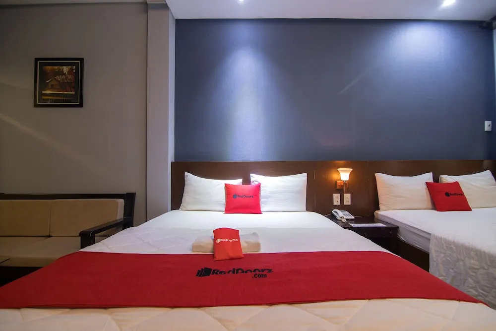 RedDoorz Plus near Tan Dinh Market 2