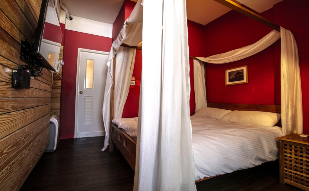 Tomer Hostel
