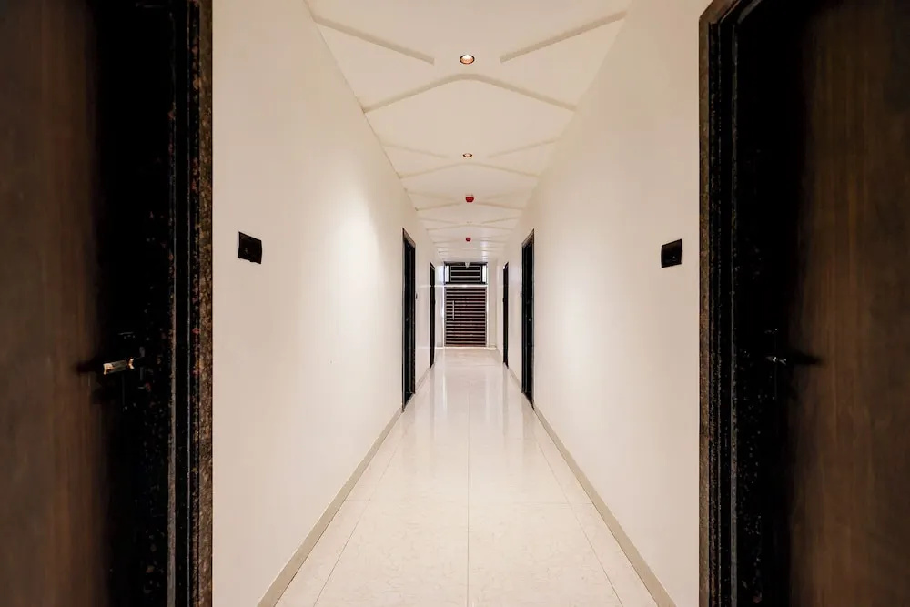 Fabhotel Royal Residency