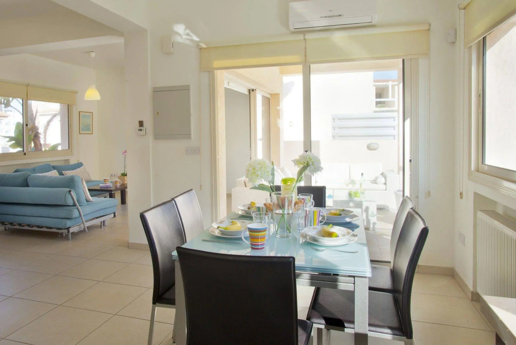 Villa Michaella - 500m from Golden Beach