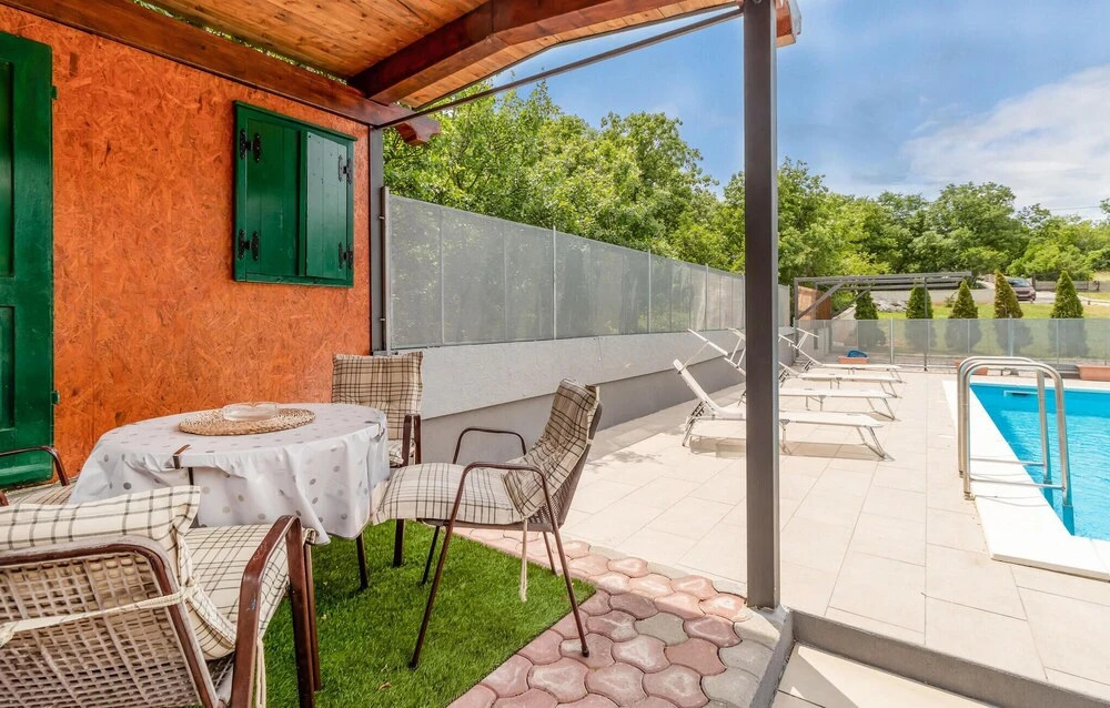 3 Bedroom Cozy Home In Hreljin
