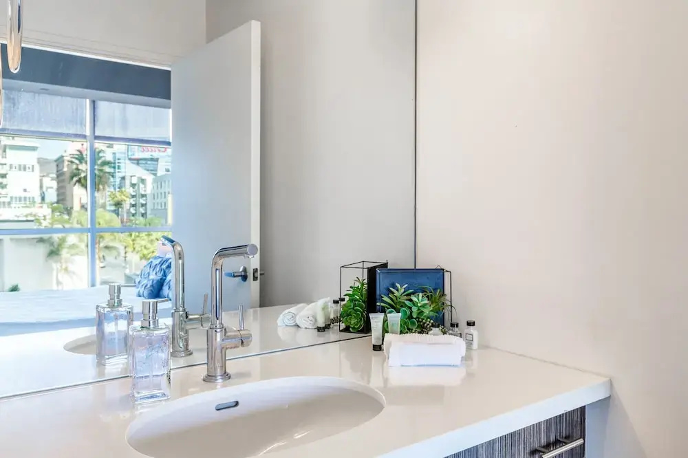 1br Furnished Apartment In Hollywood - Walk Of Fame 1 Bedroom Apts by RedAwning