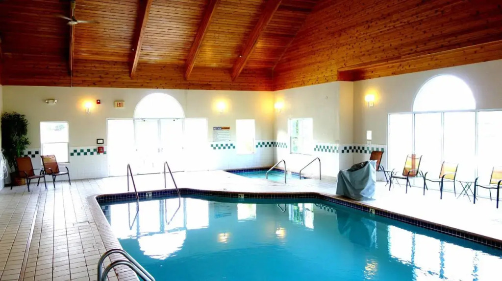 Crossings By Grandstay Inn & Suites