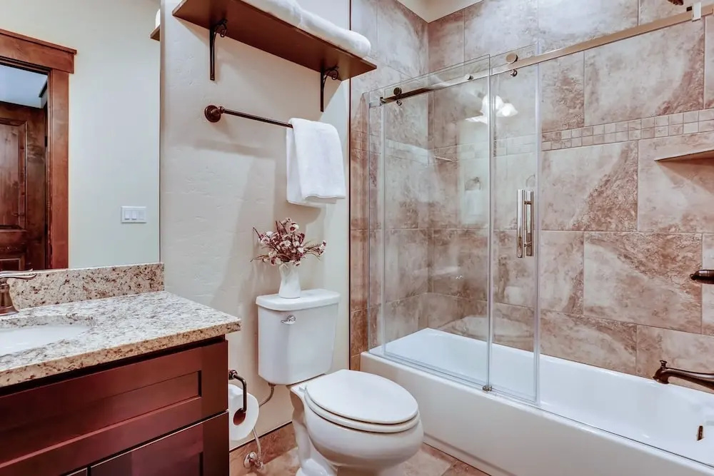New W/pool & Private Hot Tub, Walk To Gondola 3 Bedroom Townhouse