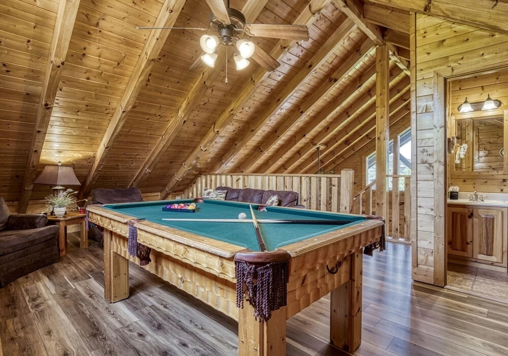 Ern849- Sweet Escape - Great Location! Close To Action! 4 Bedroom Cabin by RedAwning