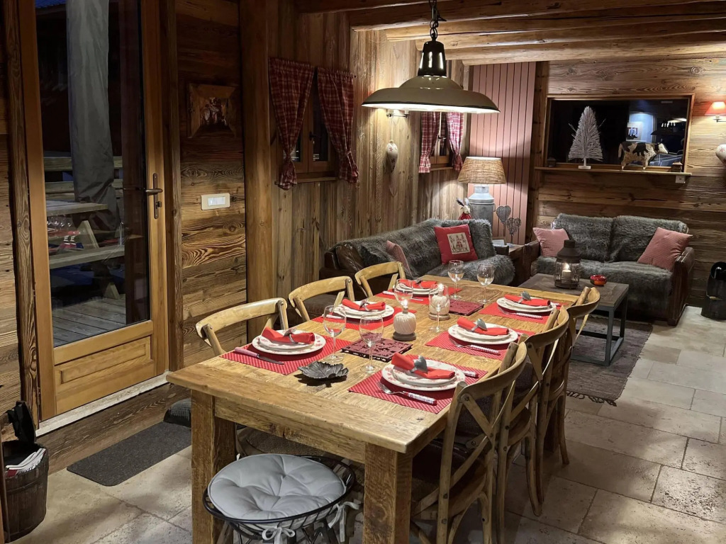 Charming 8-person chalet with fireplace near the centre of Les Deux Alpes
