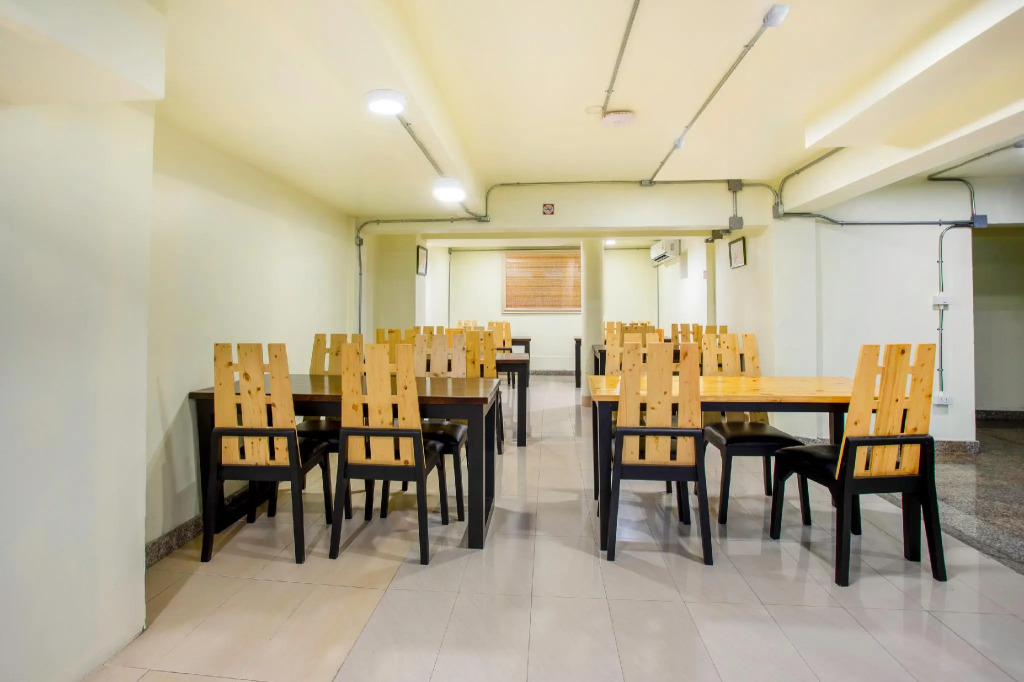 OYO 928 Leaf Hostel
