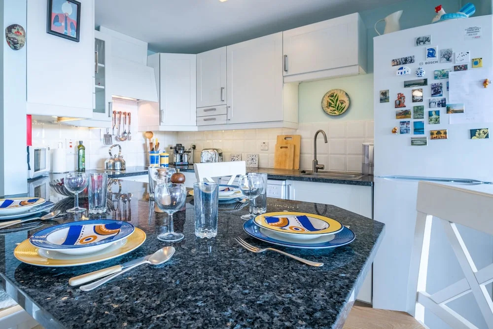 Delightful Wapping Home with Stunning River Views