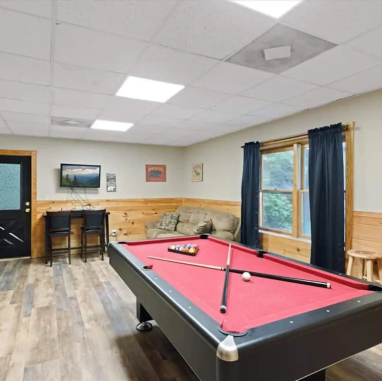 Minutes to Parkway I Pigeon Forge Sleeps 14 5BR