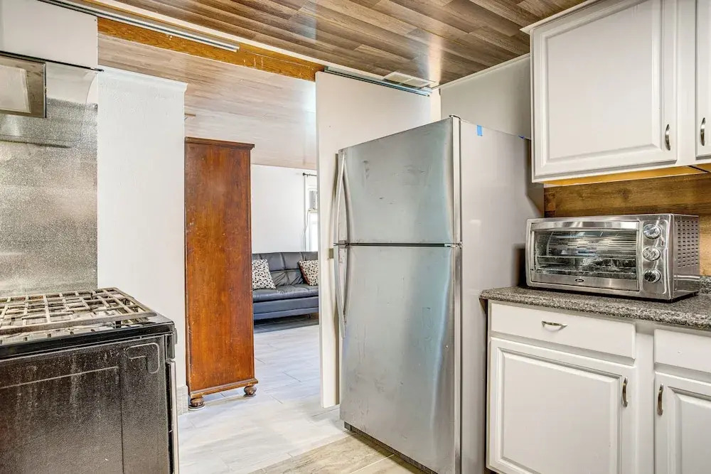 Aurora Abode: 7 Mi to Dtwn Denver!