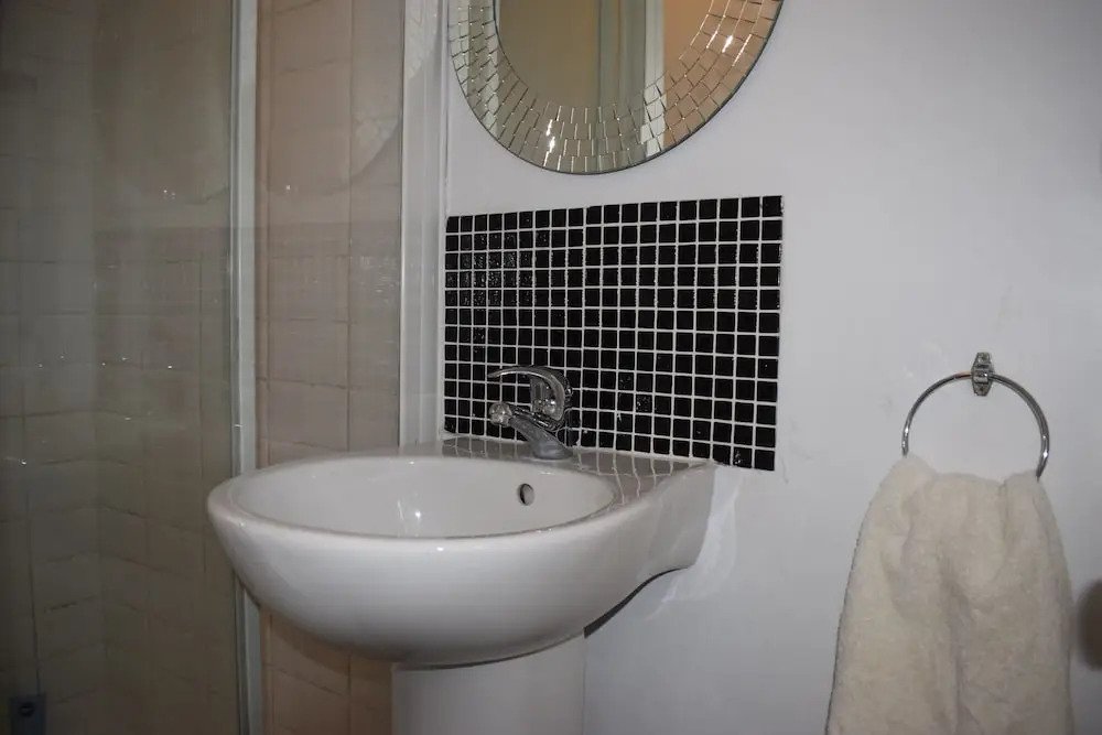 2 Bedroom House on James Street Sleeps 4
